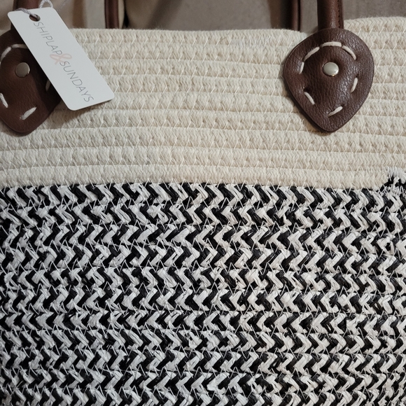 White and Black Market Bag - Picture 3 of 6